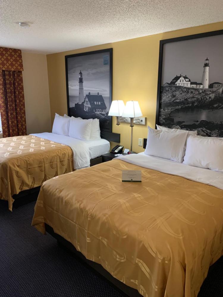 Standard Queen Room with Two Queen Beds - Non-Smoking interior
